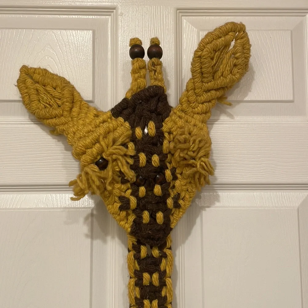 🦒 Vintage Macramé Giraffe Wall Hanging – 60” Tall